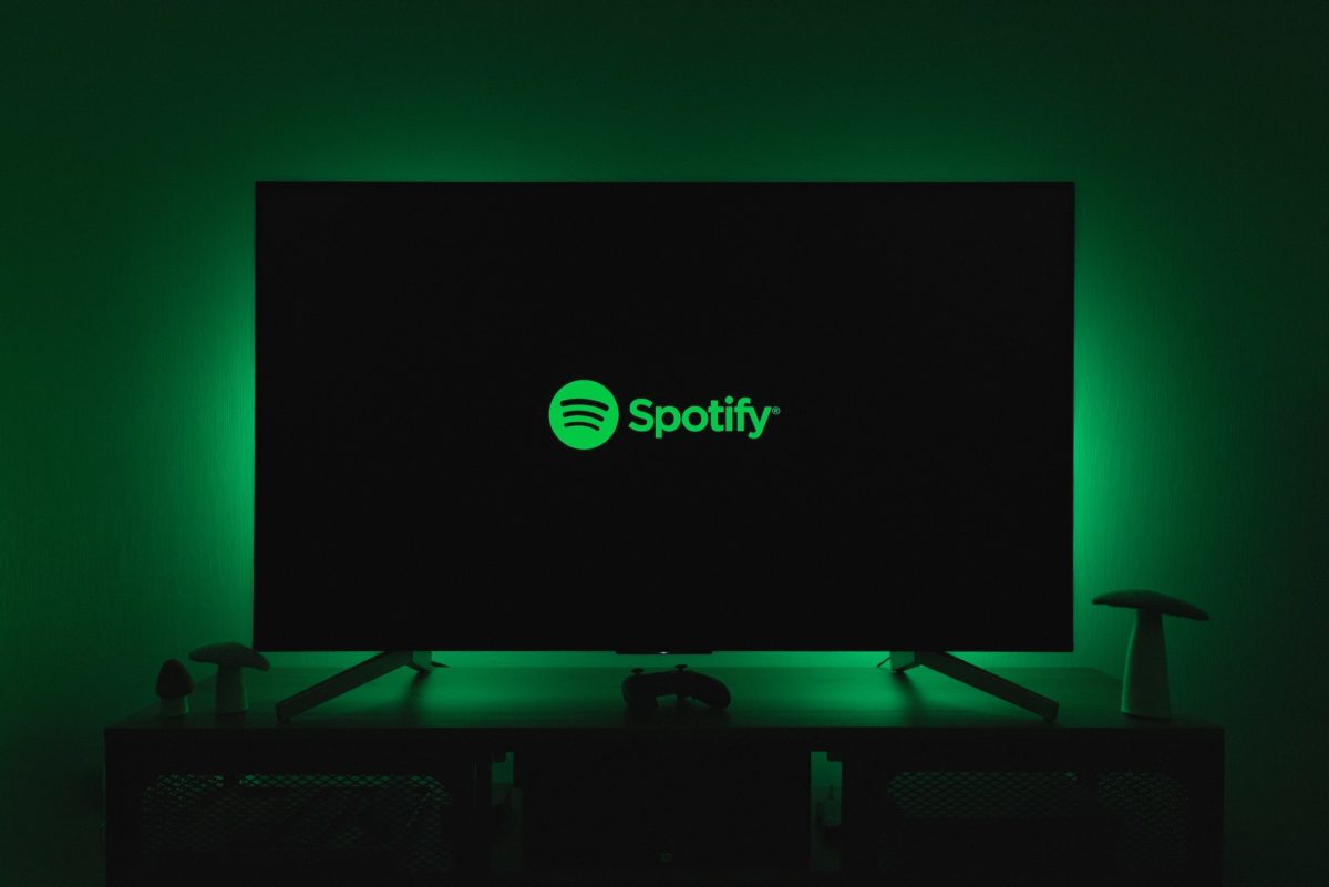 Spotify as an example of a successful MVP that disrupted the music industry with its innovative features